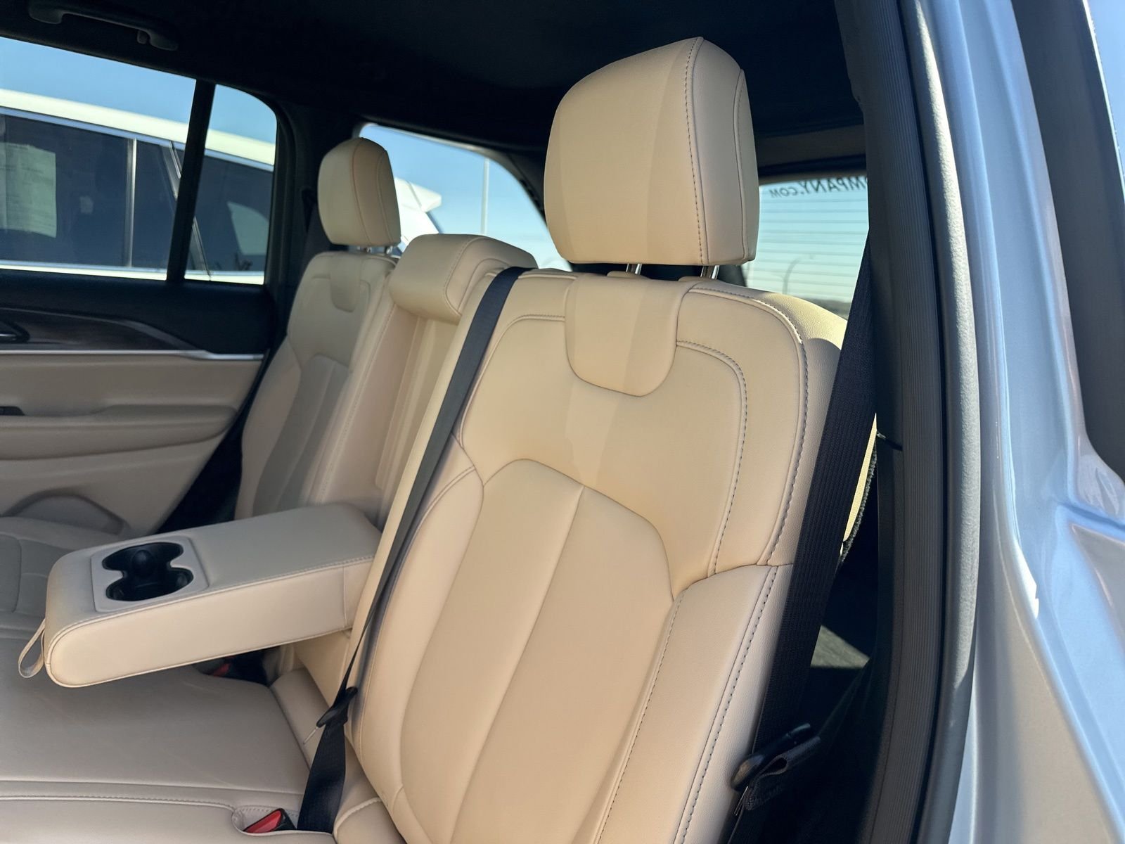 Used 2023 Silver Jeep Limited image 22