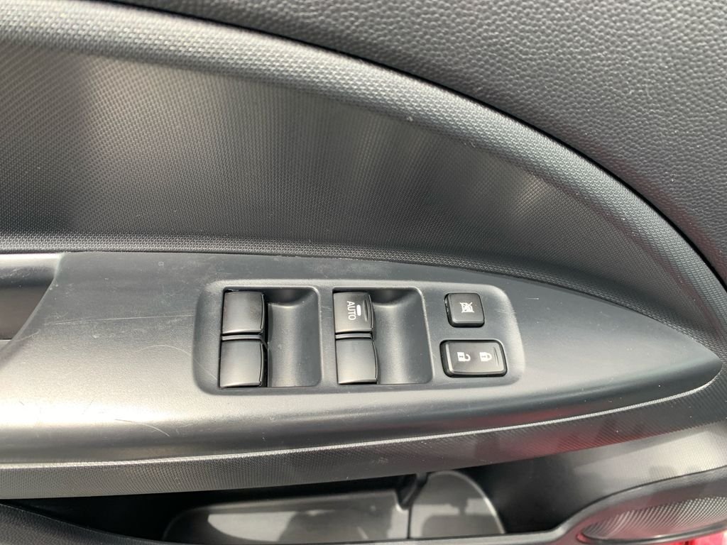Used 2024  Mitsubishi ES image 12
