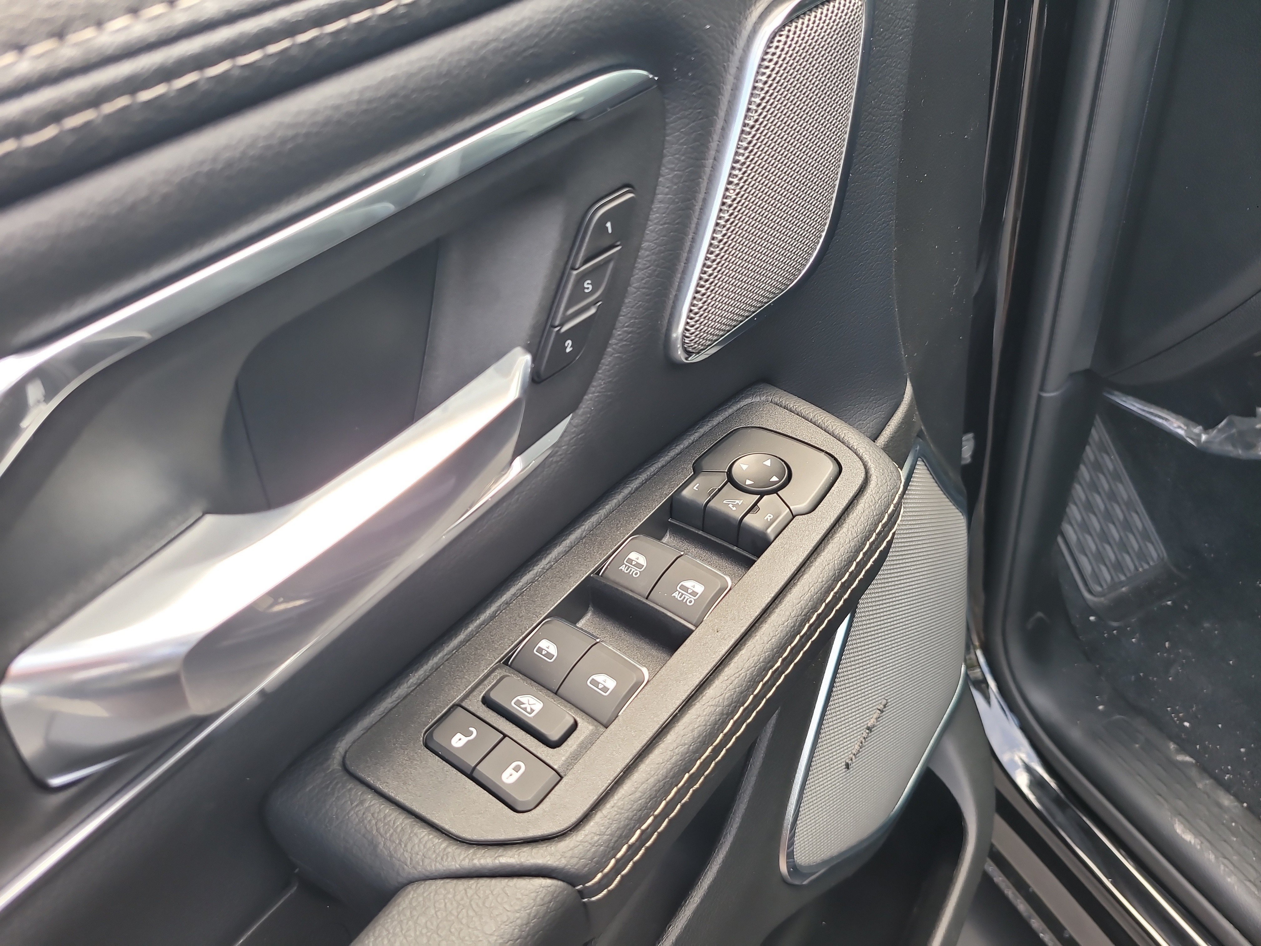 New 2026 Diamond Black Crystal Pearl-Coat Exterior Paint RAM Laramie image 12
