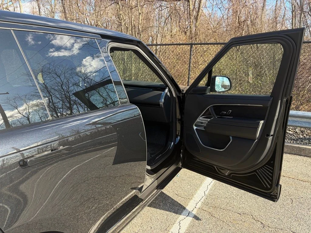 New 2025 Santorini Black Land Rover SE image 14