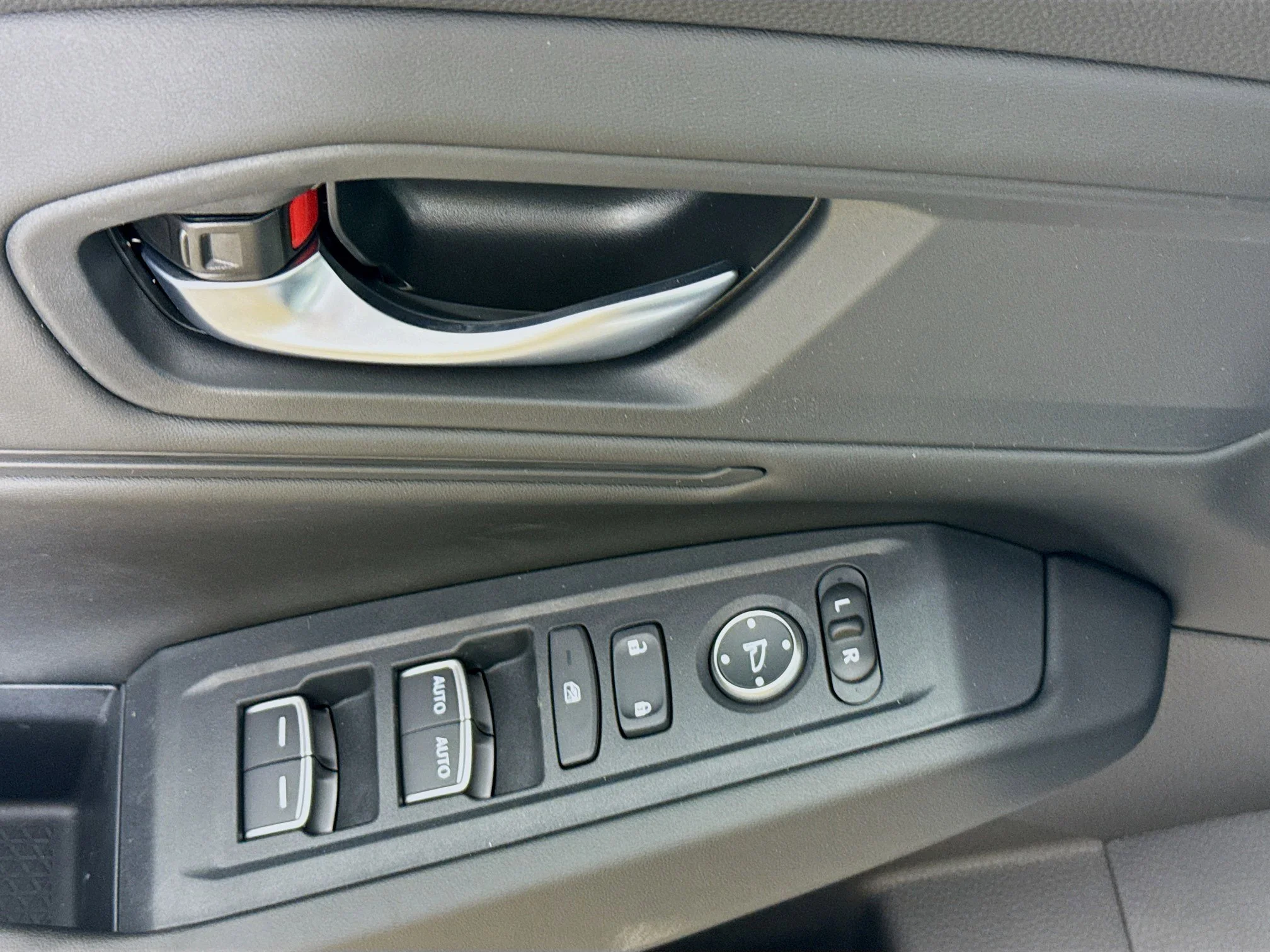 2025 Honda Accord SE - Photo 13
