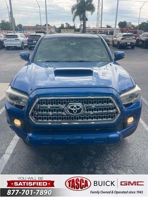Used 2017  Toyota SR5 image 2