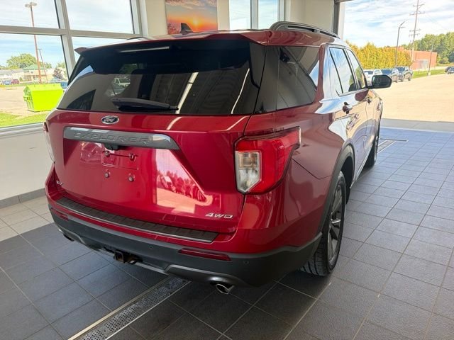 Certified Used 2021 Rapid Red Metallic Tinted Clearcoat Ford XLT image 5