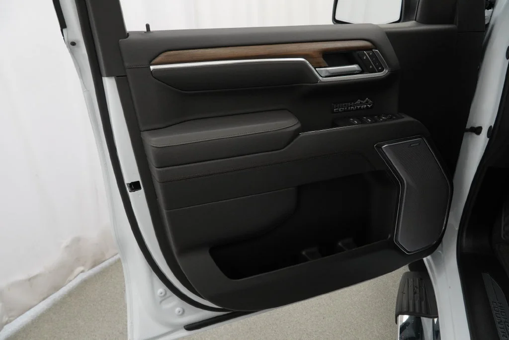 New 2026 Polar White Tricoat Chevrolet High Country image 23