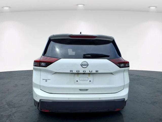 Used 2024 White Nissan S image 17
