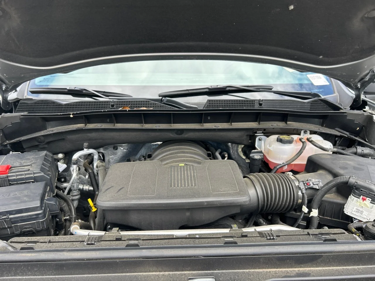 Used 2025 Sterling Metallic GMC SLT image 8