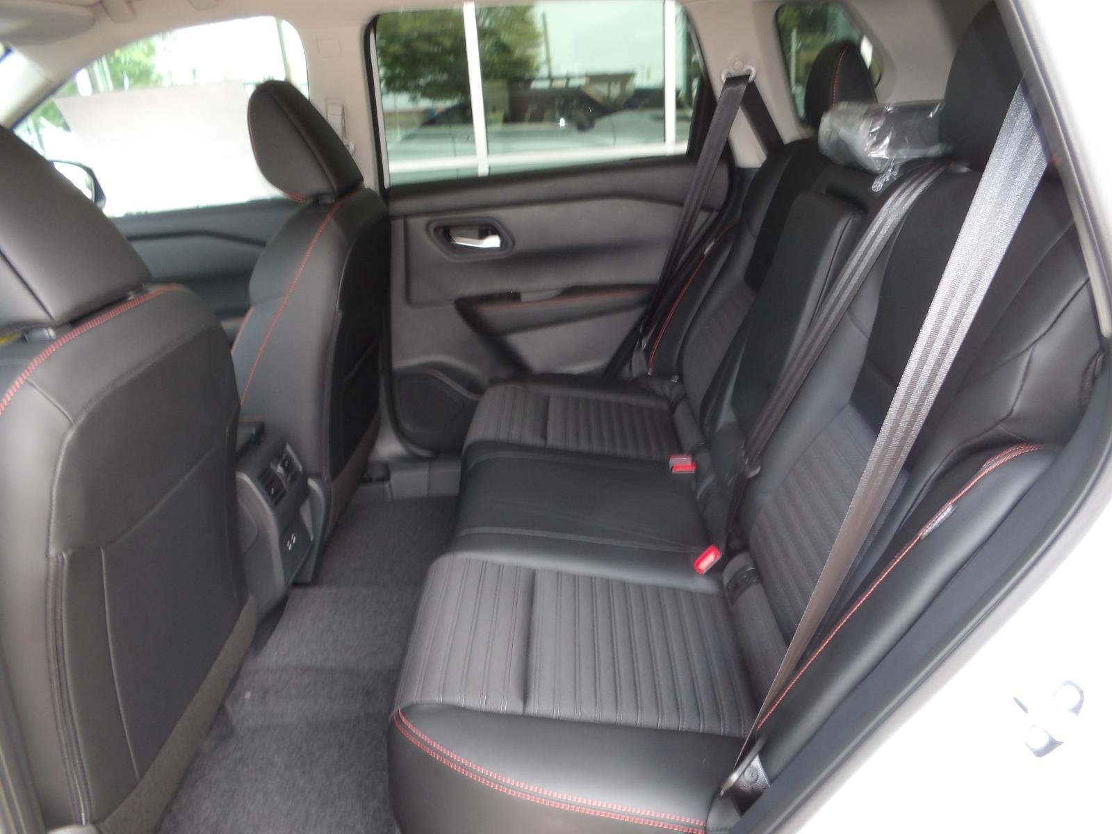 New 2026 Everest White Pearl TriCoat Nissan Rock Creek® image 18