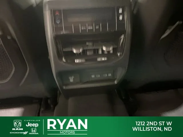 New 2026 White/off-white Jeep Laredo image 38