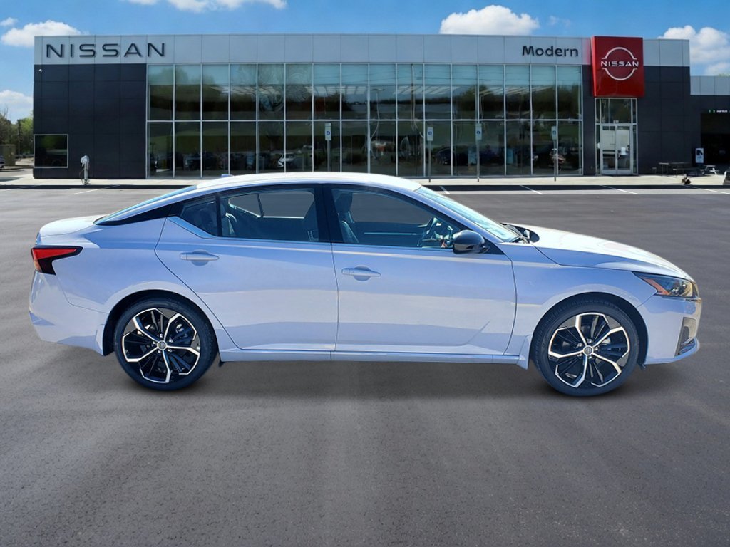 New 2026 Gray Sky Pearl Nissan SR image 7