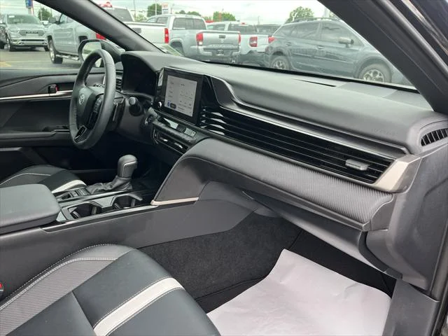 2025 Toyota Camry SE - Photo 19