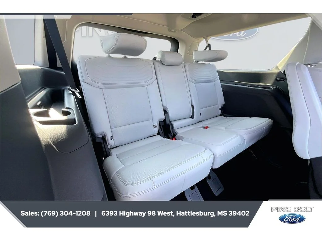 New 2026 Star White Metallic Tri-Coat Ford MAX Platinum® image 21