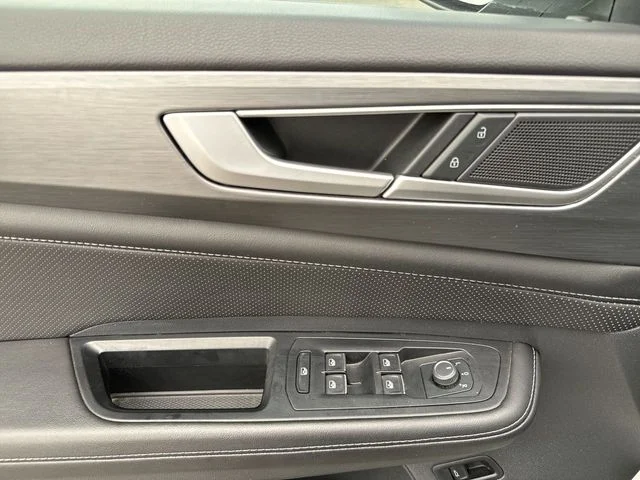 2025 Volkswagen Atlas Cross Sport SE w/Tech - Photo 13