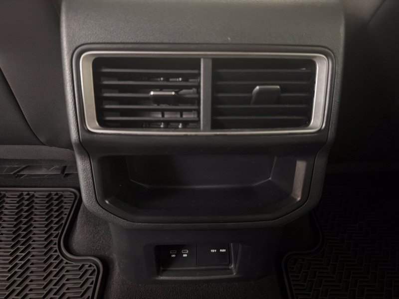 Used 2024  Volkswagen 2.0T SE w/Technology image 19