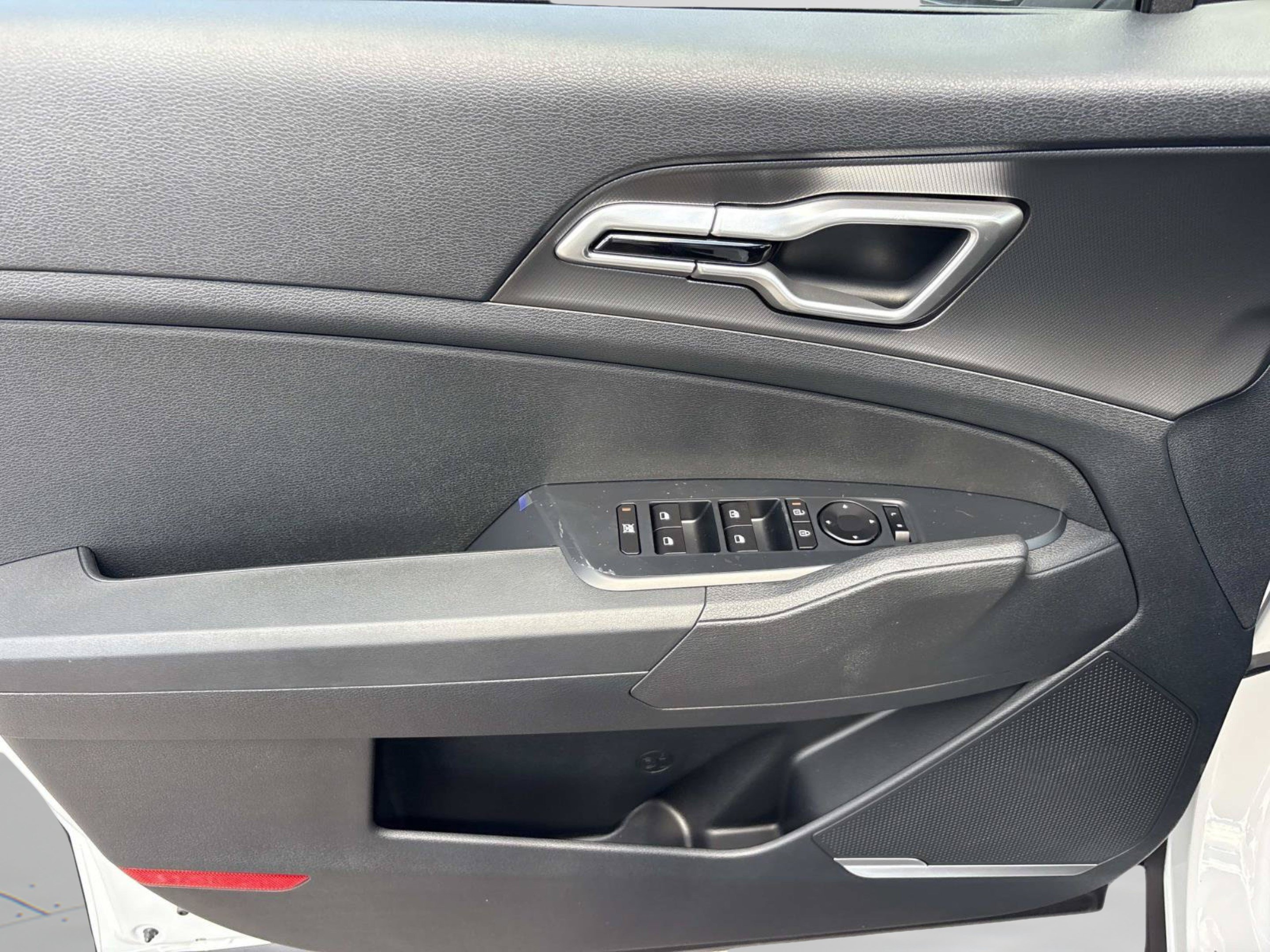 New 2027 Snow White Pearl Kia LX image 16