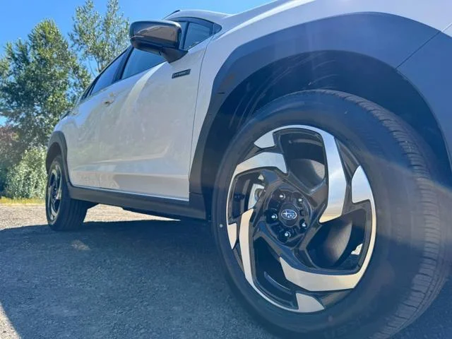 New 2026 CRYSTAL WHITE PEARL Subaru Limited Hybrid image 44