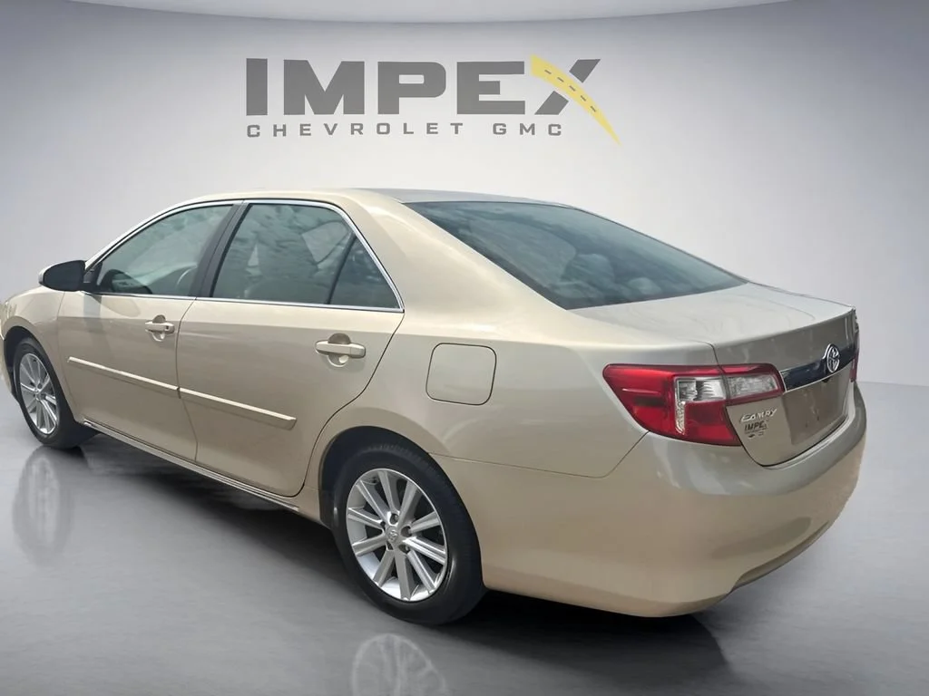 Used 2012 Gold Toyota L image 3