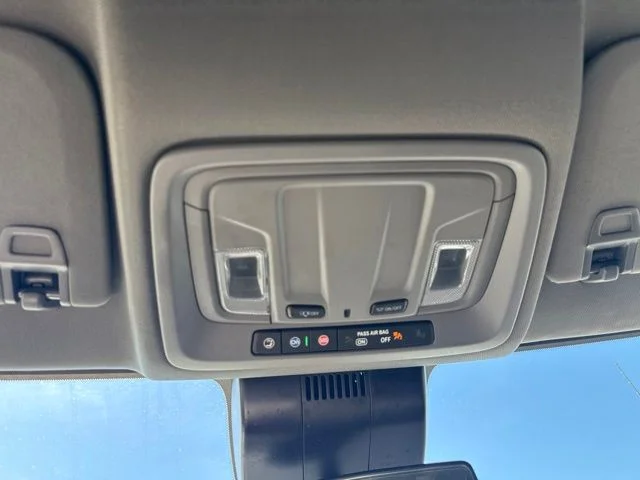 Used 2024 White GMC Elevation image 27