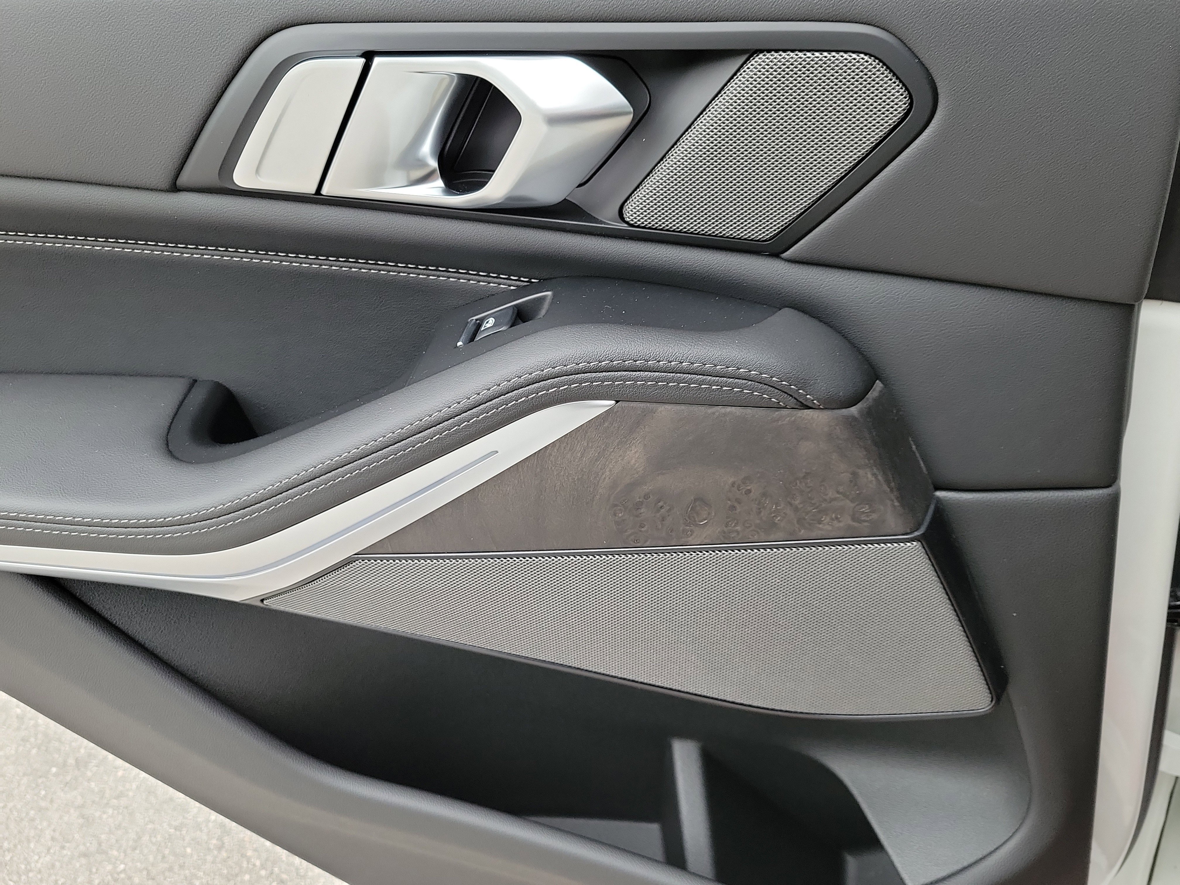 New 2026 Alpine White BMW xDrive40i image 12