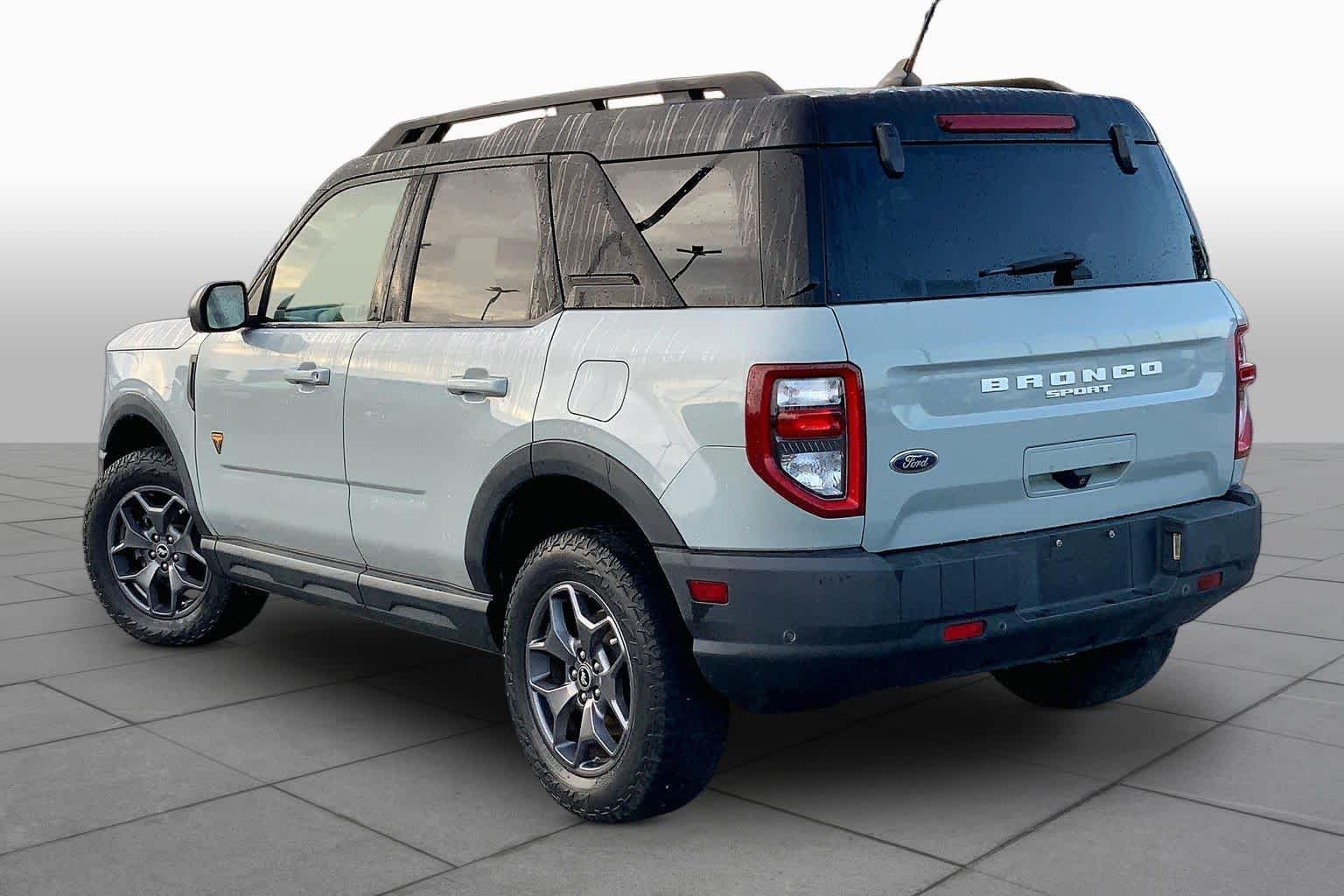 Used 2022 Cactus Grey Ford Badlands image 11