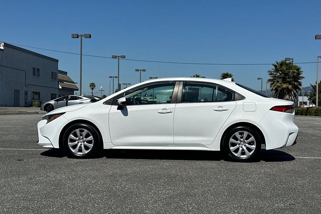 2025 Toyota Corolla LE photo 6