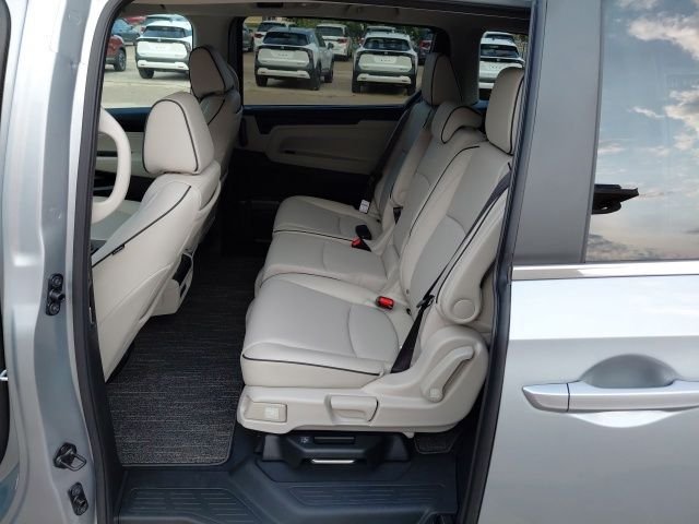 New 2026 Solar Silver Metallic Honda Touring image 27