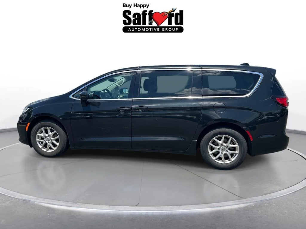 Used 2024 Black Chrysler Touring L image 4