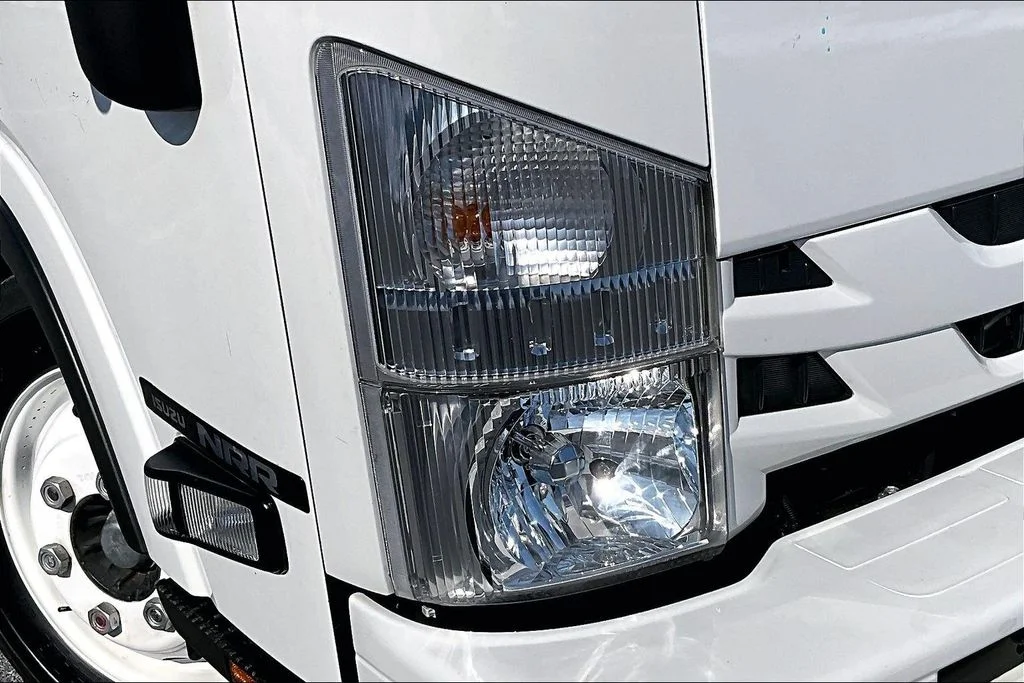 2022 Isuzu NRR - Photo 22