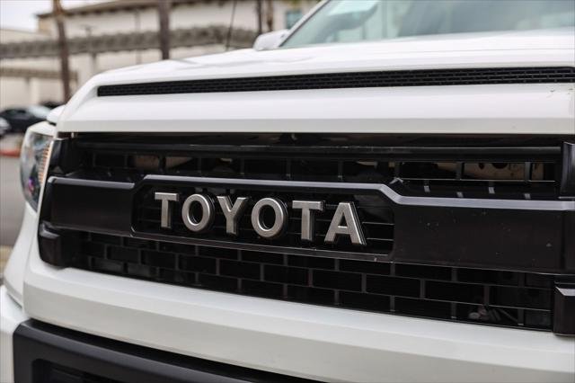 Certified Used 2017 SUPER WHITE Toyota  image 11