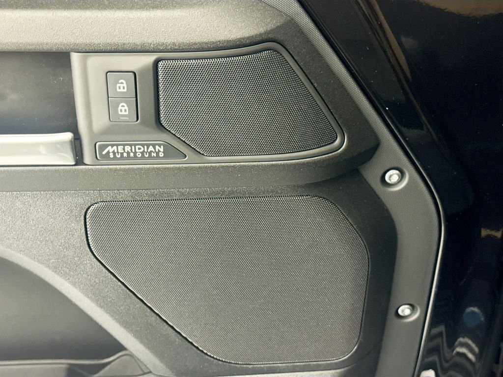 New 2026 Santorini Black Land Rover V8 image 18