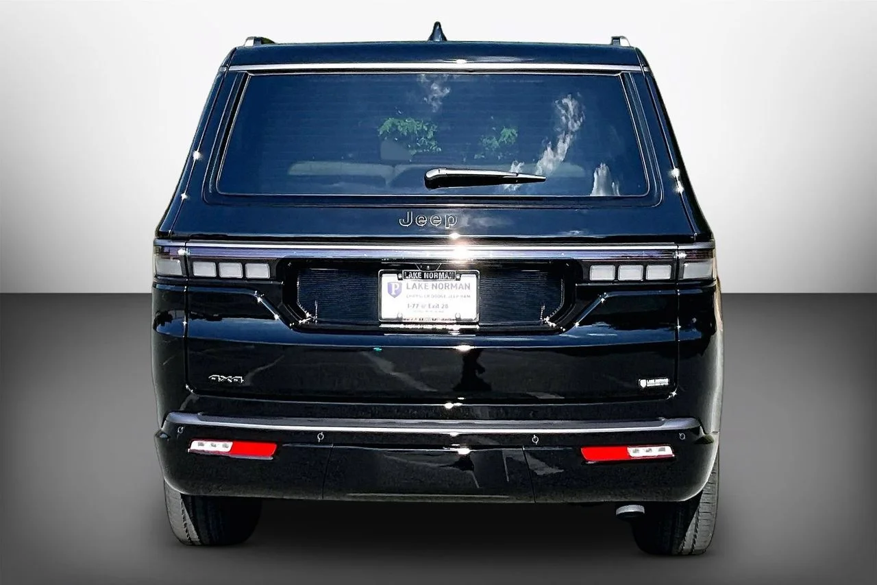 New 2026 High Gloss Black Jeep Limited Altitude image 7