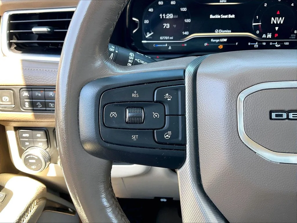 Used 2022 White Frost Tricoat GMC Denali image 23