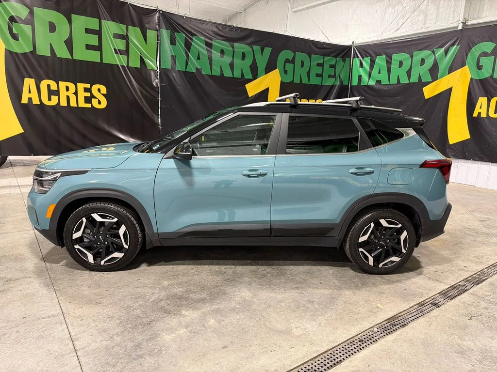Used 2024 Pluton Blue/Black Roof Kia SX image 4