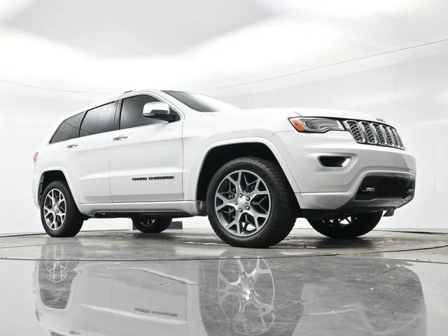 Used 2019 Ivory 3-coat Jeep Overland image 25