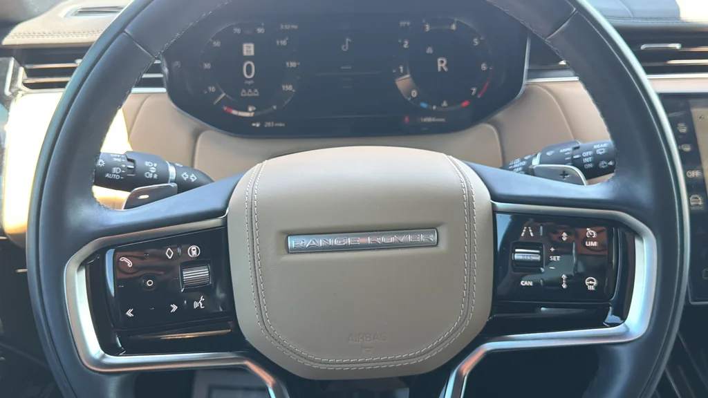 Used 2025  Land Rover SE image 27