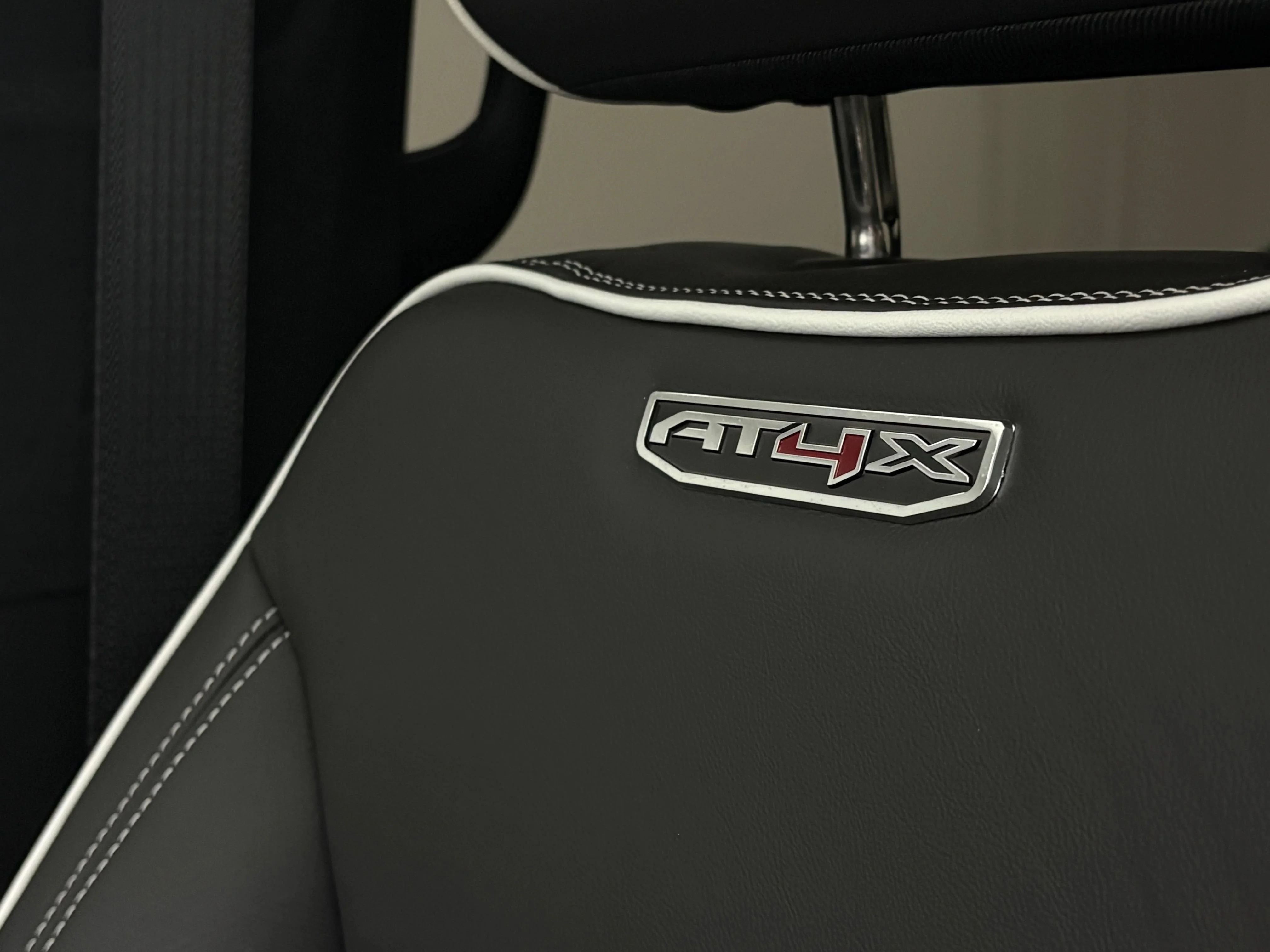 Used 2024 Onyx Black GMC AT4X image 50