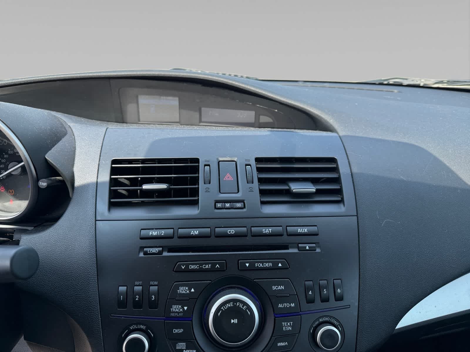 Used 2013  Mazda i Sport image 14