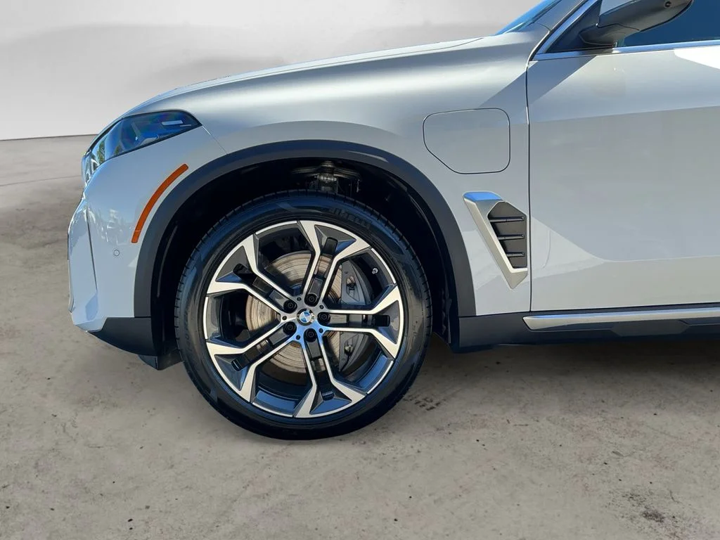 New 2026 White BMW xDrive50e image 9