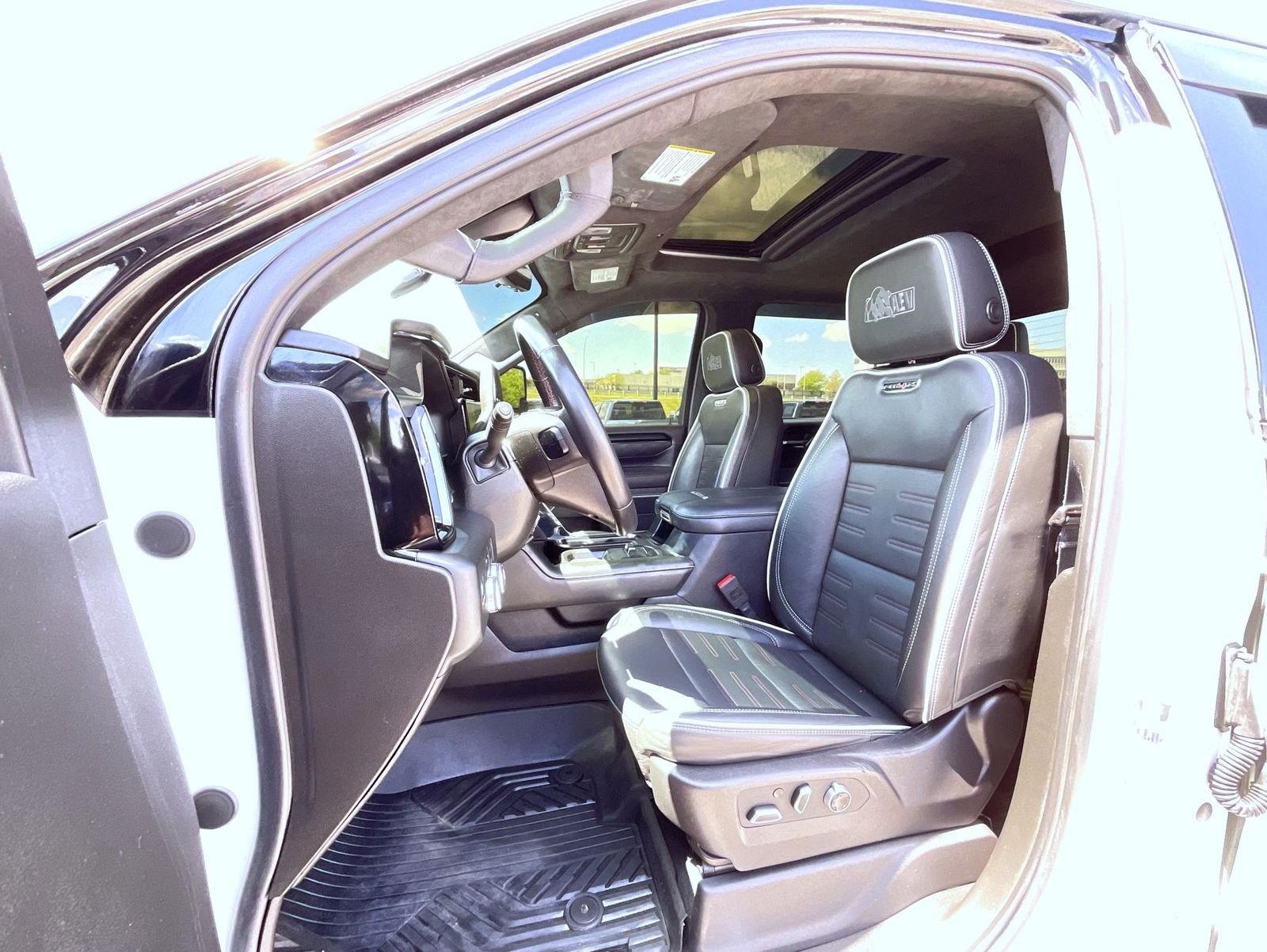 Used 2024 White GMC AT4X image 10
