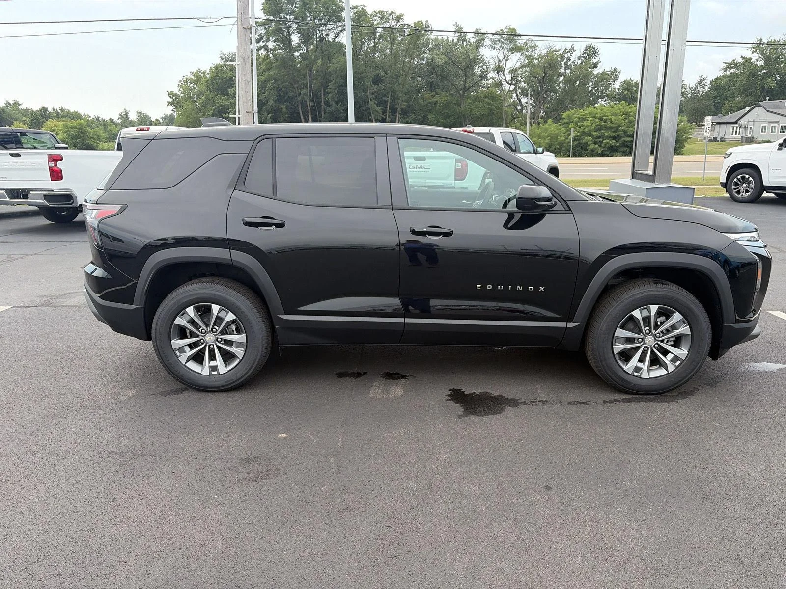 New 2027 Mosaic Black Metallic Chevrolet LT image 2