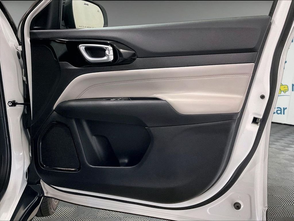 Used 2022 White Jeep Limited image 12
