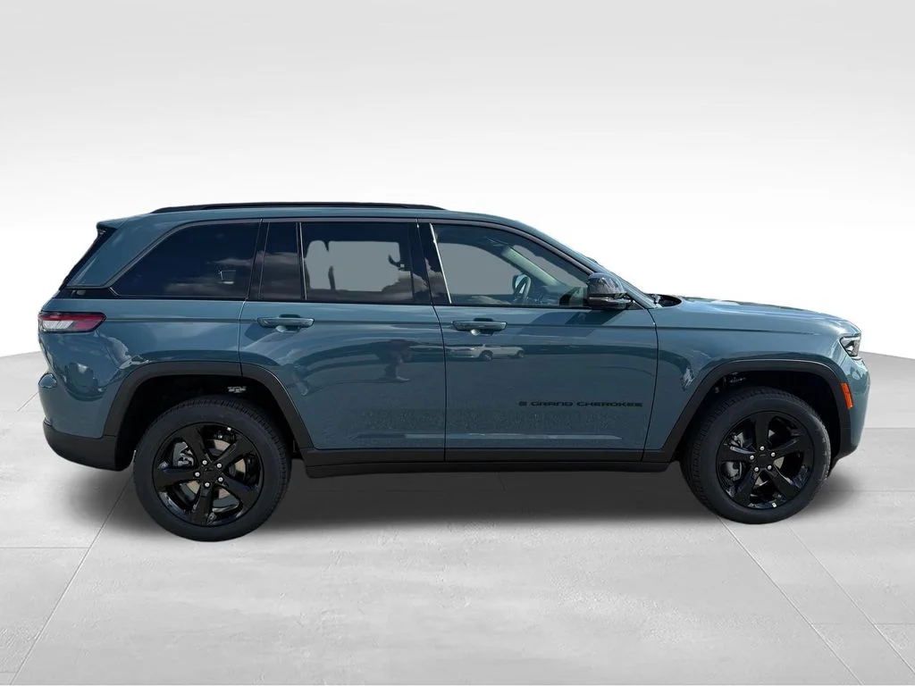 New 2026 Steel Blue Exterior Paint Jeep Limited image 29