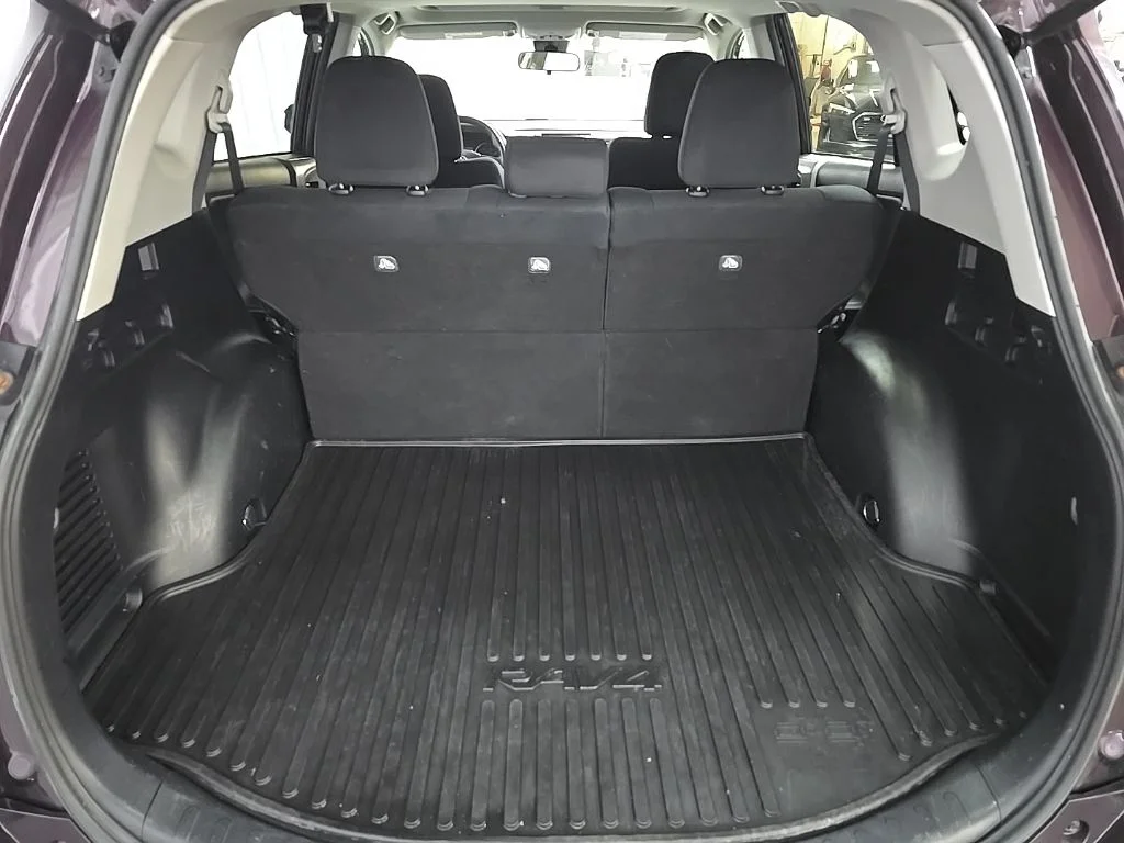 Used 2018 Black Toyota XLE image 12