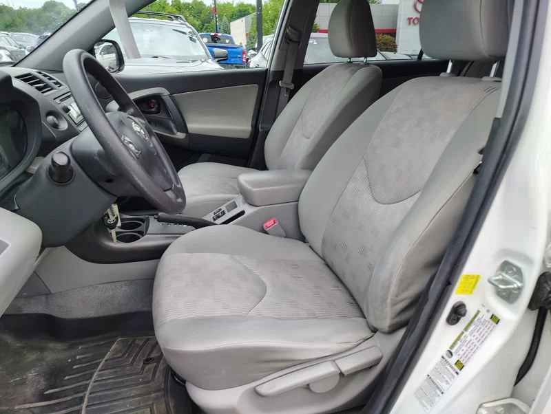Used 2012 White Toyota 4WD 4dr I4 (Natl) image 9
