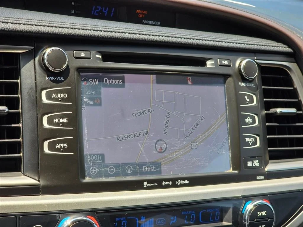 Used 2016  Toyota XLE V6 image 4