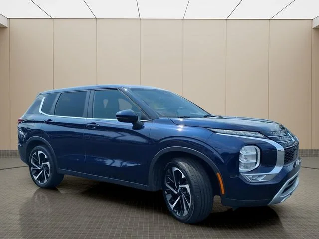 Used 2024 Blue Mitsubishi SE image 4