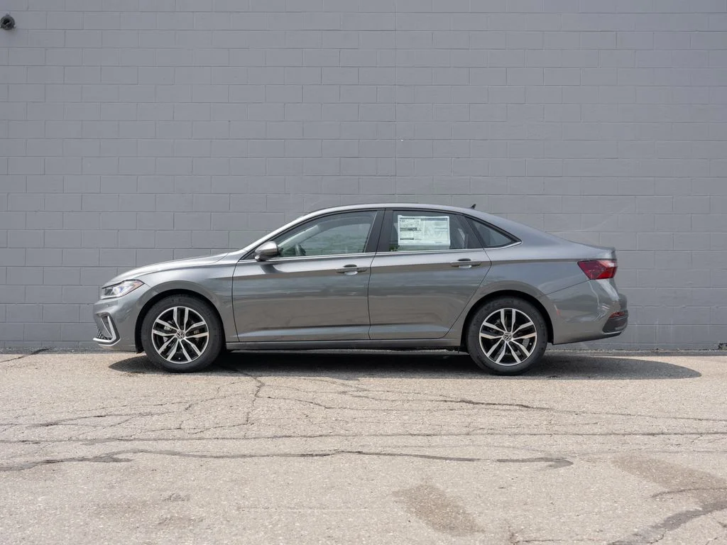 New 2026 Platinum Gray Metallic Volkswagen 1.5T SE image 3
