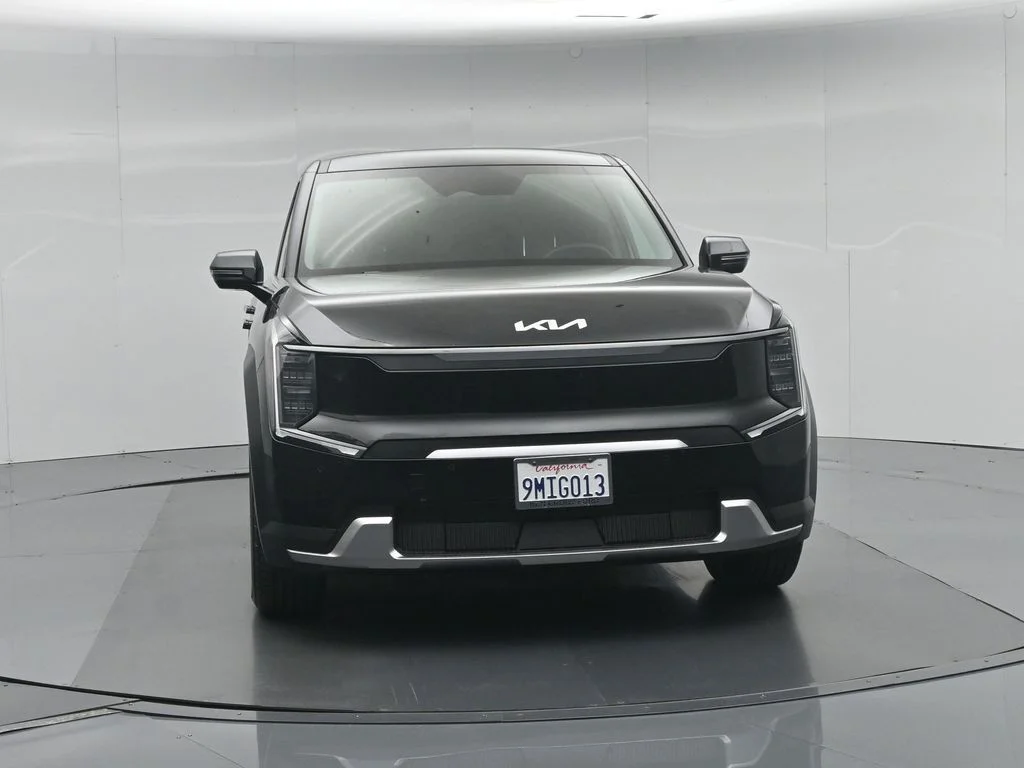Used 2024 Black Kia Light Long Range image 59