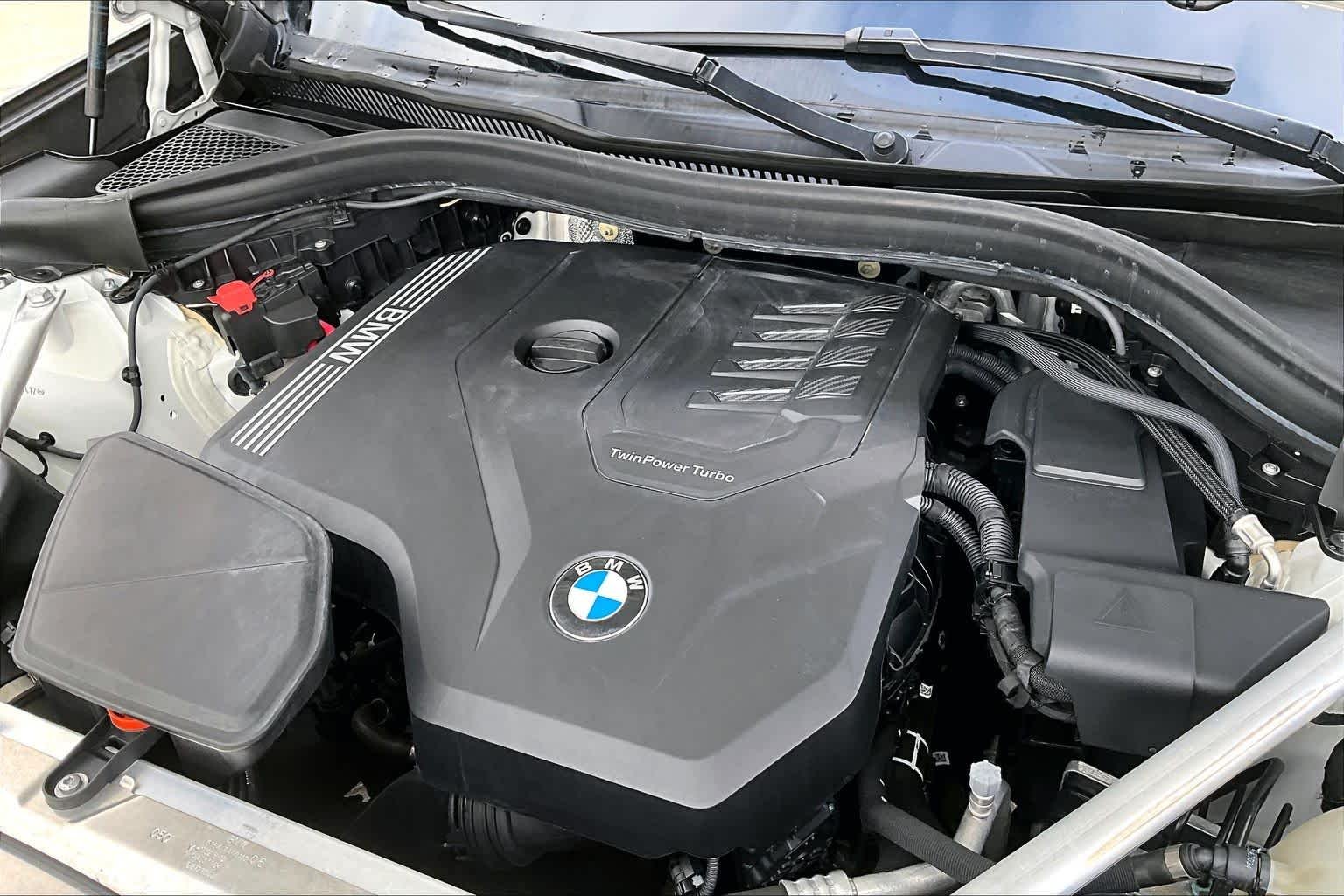 Used 2024 Alpine White BMW sDrive30i image 31