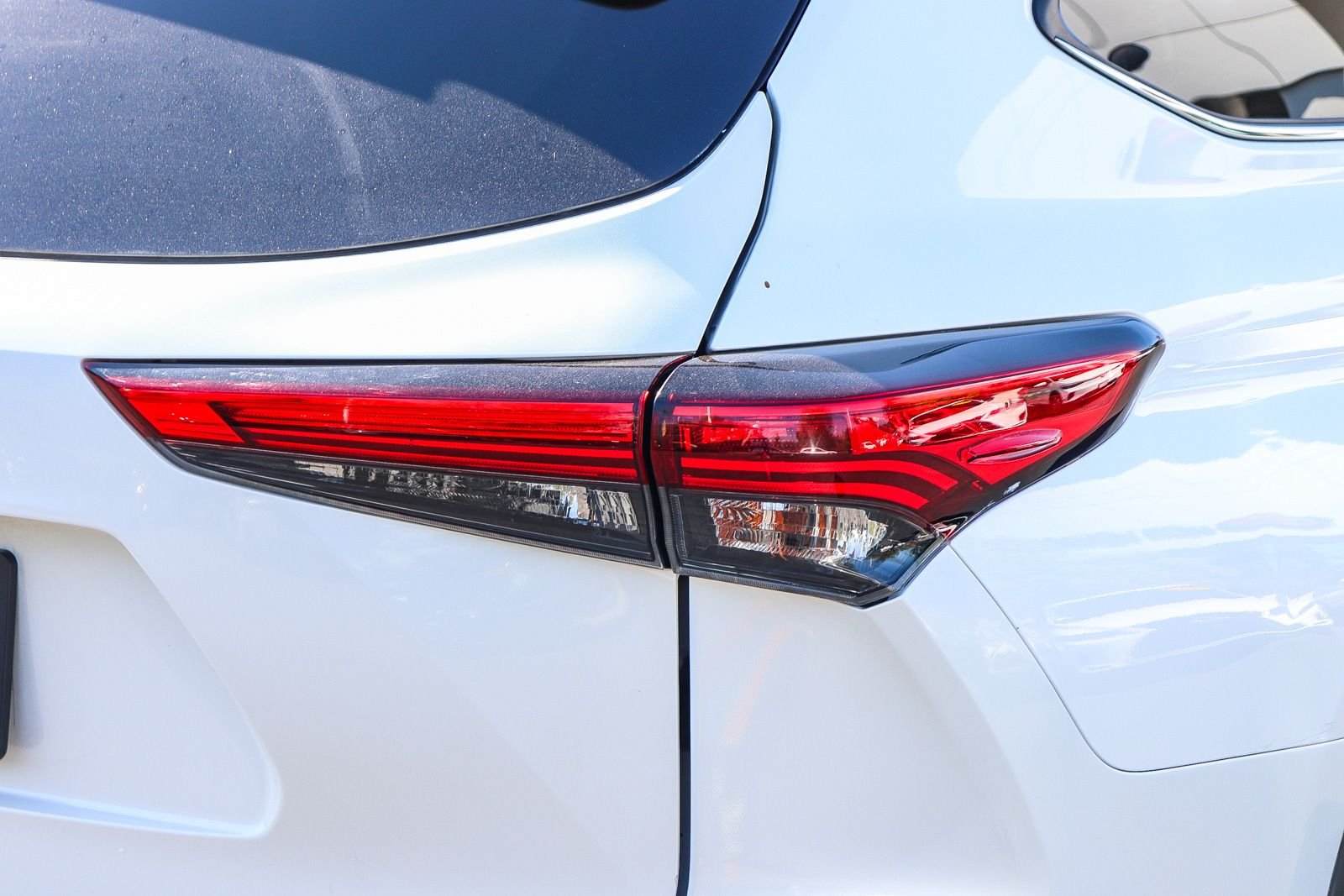 Certified Used 2021 Blizzard Pearl Toyota L image 8