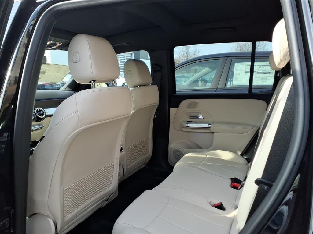 New 2026 BLACK Mercedes-Benz GLB 250 image 24